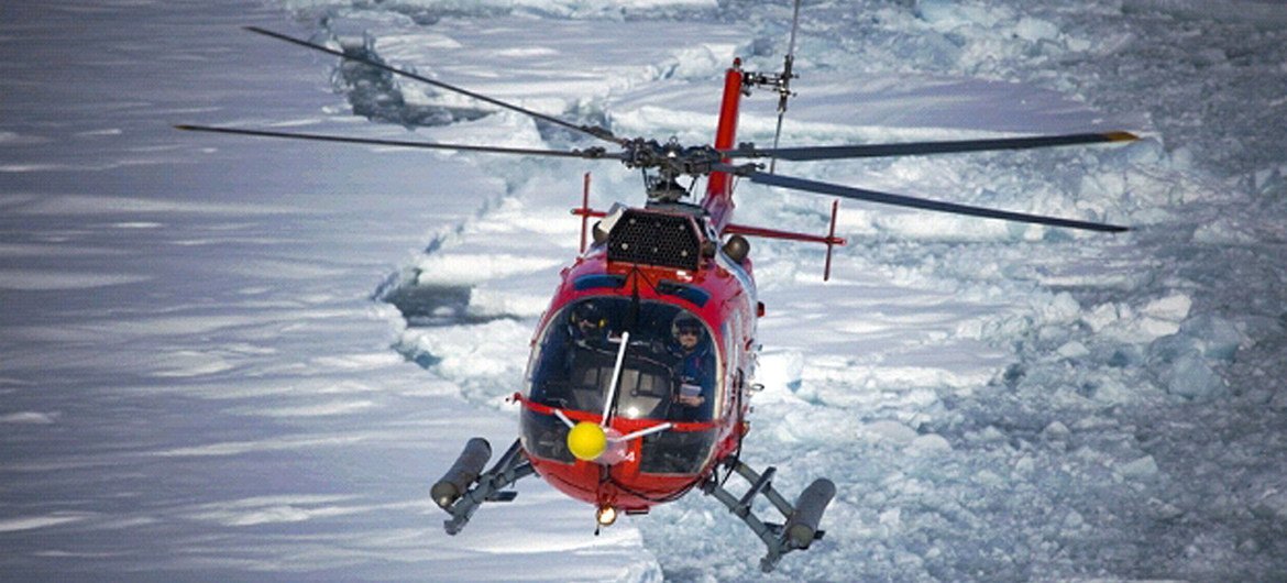Em meio a
                                                          novas
                                                          temperaturas
                                                          recordes e
                                                          glaciares
                                                          derretidos, um
                                                          helicóptero
                                                          sobrevoando o
                                                          Ártico observa
                                                          um planeta que
                                                          está mudando a
                                                          um ritmo sem
                                                          precedentes.